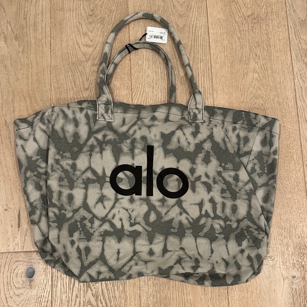 ALO Yoga Camouflage Tote in Gray and Black